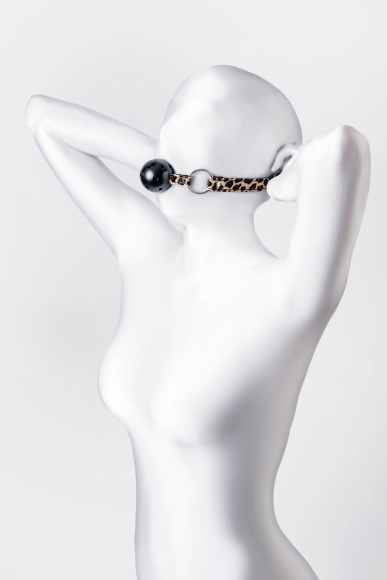 Черный кляп-шар на леопардовых ремешках Anonymo