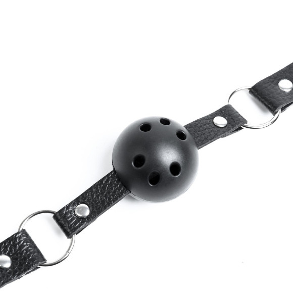 Черный кляп-шарик на регулируемых ремнях
