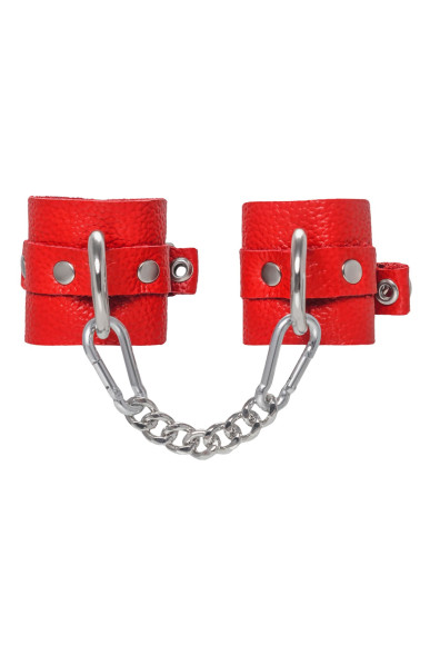 Красные мягкие кожаные наручники с люверсами