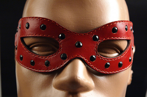 Красная маска на глаза  Глэм-хищница 