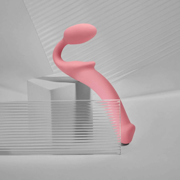 Розовый безремневой страпон Strap-on-me Semi-Realistic Bendable Strap-On size XL