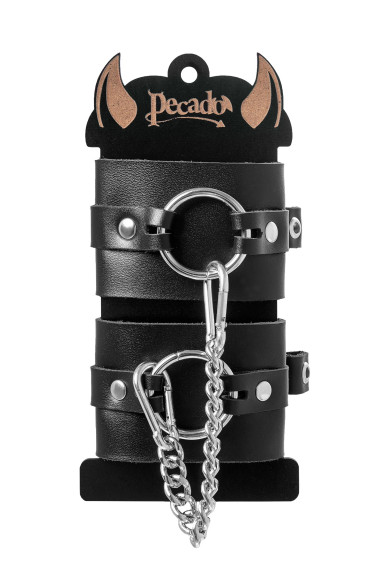 Черные наручники из толстой натуральной кожи с люверсами