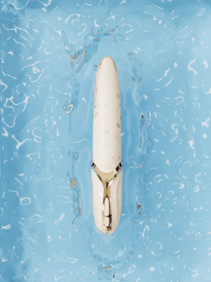 Бежевый вибростимулятор с имитацией оральных ласк и функцией нагрева Eve